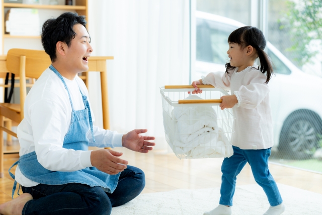 ながら家事をやるパパ